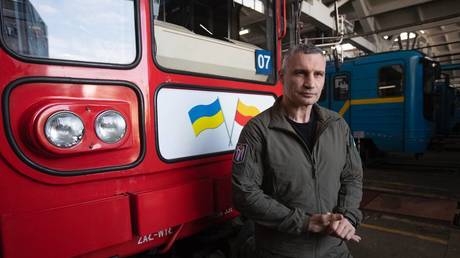 «Золотой лом»: как на старых вагонах метро из Варшавы в Киеве украли $3 миллиона