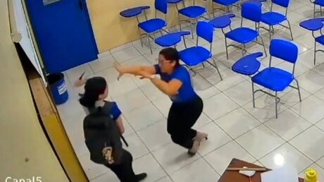 В Бразилии школьница напала на учительницу с ножом после проверки экзамена