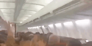 Пассажиры в панике: на борту иранского Boeing 737 обшивка салона обрушилась во время рейса