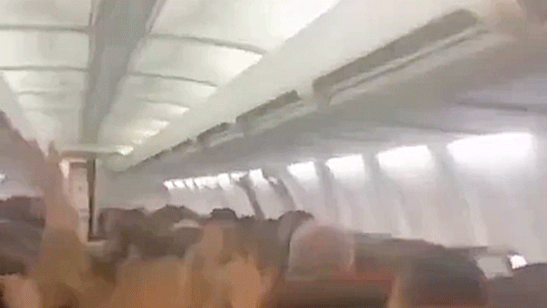 Пассажиры в панике: на борту иранского Boeing 737 обшивка салона обрушилась во время рейса