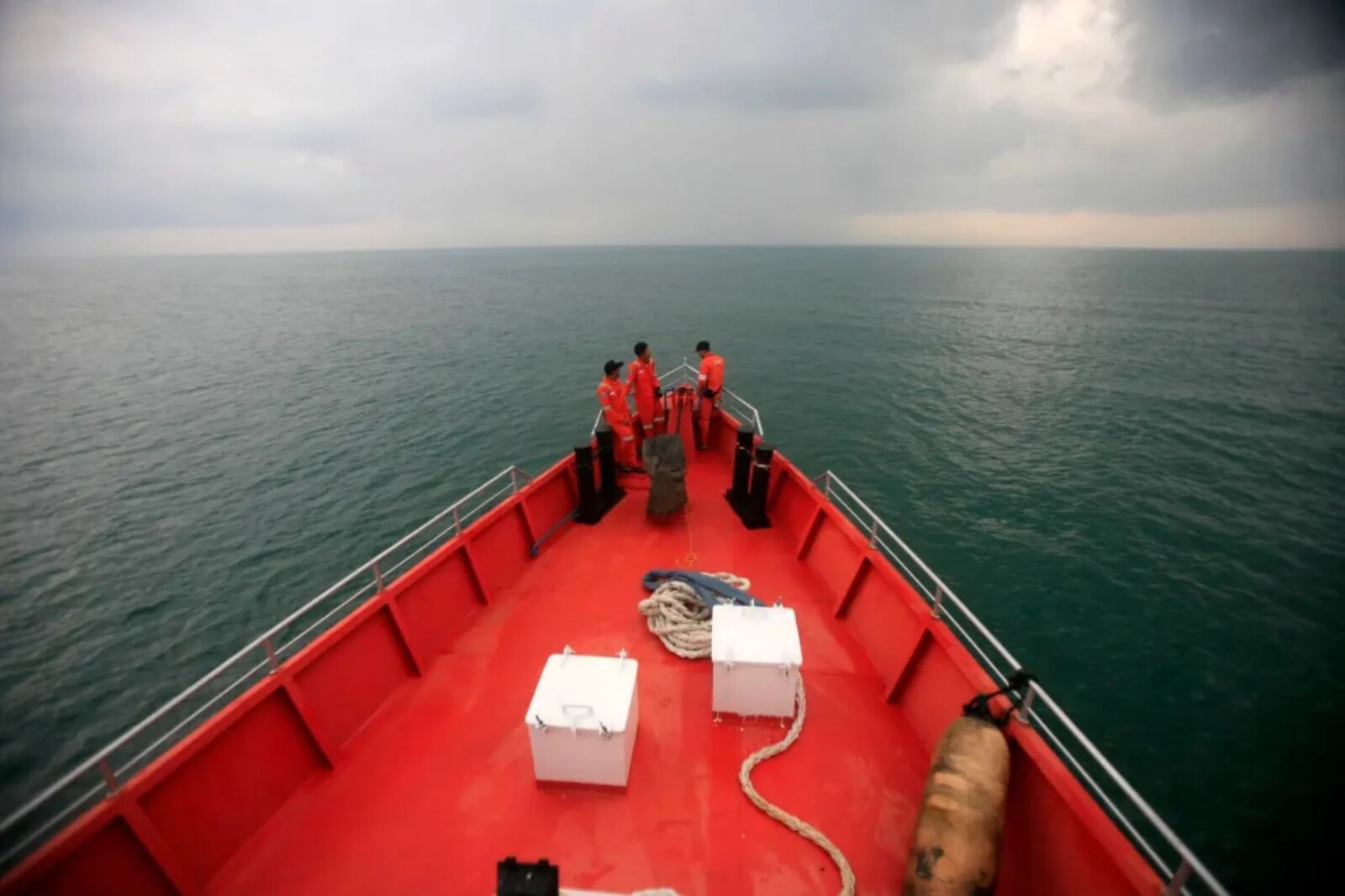 В Яванском море пропало пассажирское судно с 241 человеком на борту