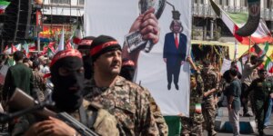 Иран намеренно затягивает мирные переговоры с США, чтобы ослабить Трампа перед выборами