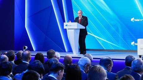 Путин на Валдае: многополярный мир, «цифровой тоталитаризм» и «чеховское ружьё» ядерного оружия