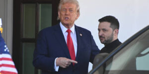 Трамп пригрозил Киеву прекратить поставки оружия и обмен разведданными из-за ударов по российским НПЗ