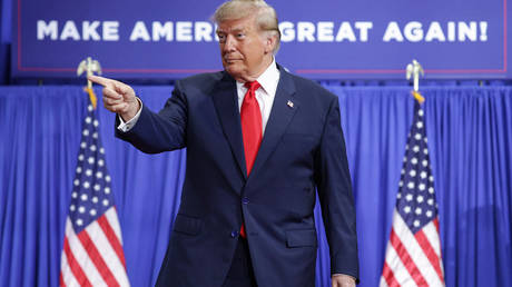 Трамп: Путин хочет мира больше, чем Зеленский — и Украине нужен «новый президент»
