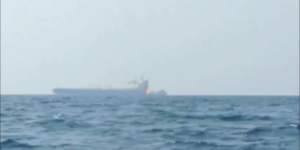 Два нефтяных супертанкера подорвались на минах в Ормузском проливе