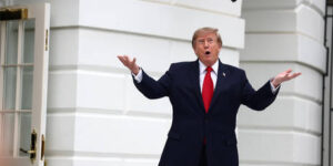 Трамп пригрозил Ирану новой военной операцией на фоне эвакуации дипломатов и передислокации войск США