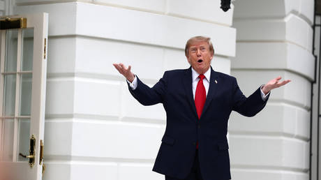 Трамп пригрозил Ирану новой военной операцией на фоне эвакуации дипломатов и передислокации войск США