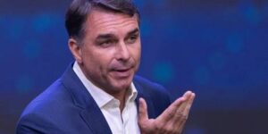 Флавиу Болсонару объявил себя «лидером Бразилии» из Майами и пообещал возглавить оппозицию из-за рубежа