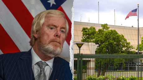 Посол США обвинил Рамафосу в отказе осудить призывы к убийству