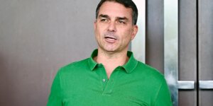 Флавиу Болсонару сенсационно побеждает в первом туре выборов в Бразилии
