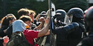 Франция как «предостережение»: насильственные протесты студентов подогревают дебаты об иммиграции в США