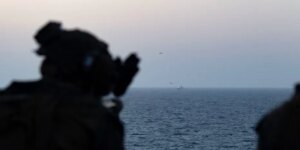 Тысячи моряков остаются в ловушке у Ормузского пролива на фоне эскалации атак на гражданские суда