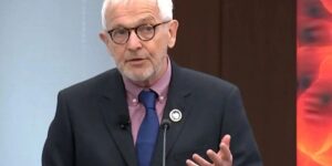Нобелевская премия по физике 2026: Фрэнсис Хальцен и охота за частицами-призраками