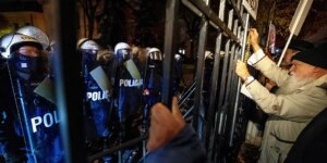 Полиция вошла в Конституционный трибунал Польши: президент Навроцкий прервал полёт в Сенегал и вернулся в страну